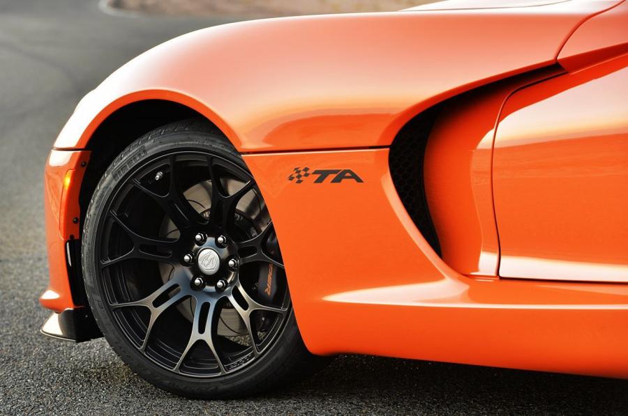 Детали экстерьера SRT Viper TA 2013 года  (фото 20 из 86)